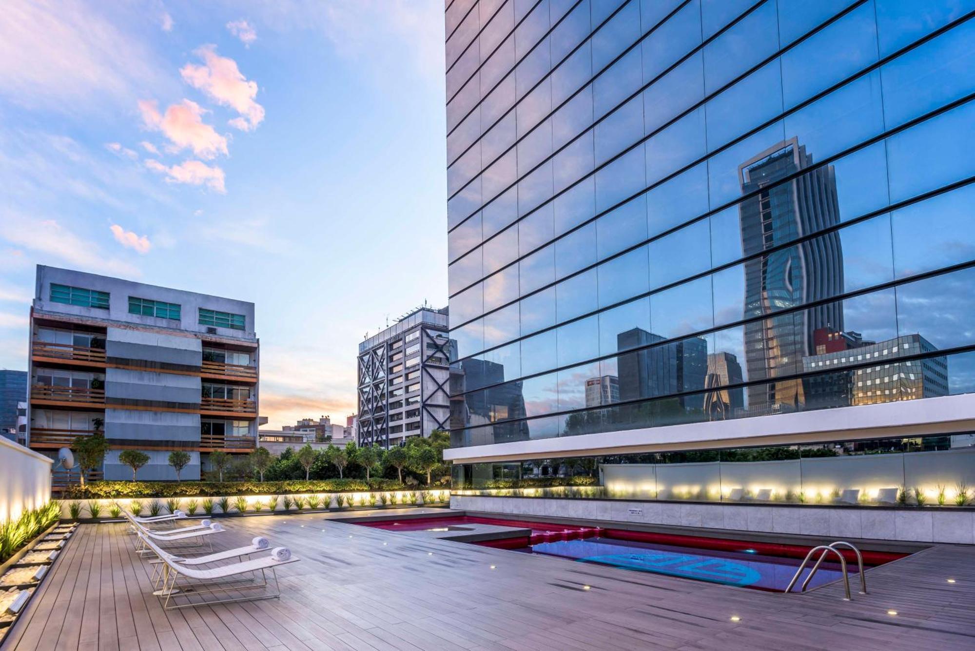 Nh Collection Mexico City Reforma Hotel Exterior photo The pool at the rooftop of the hotel