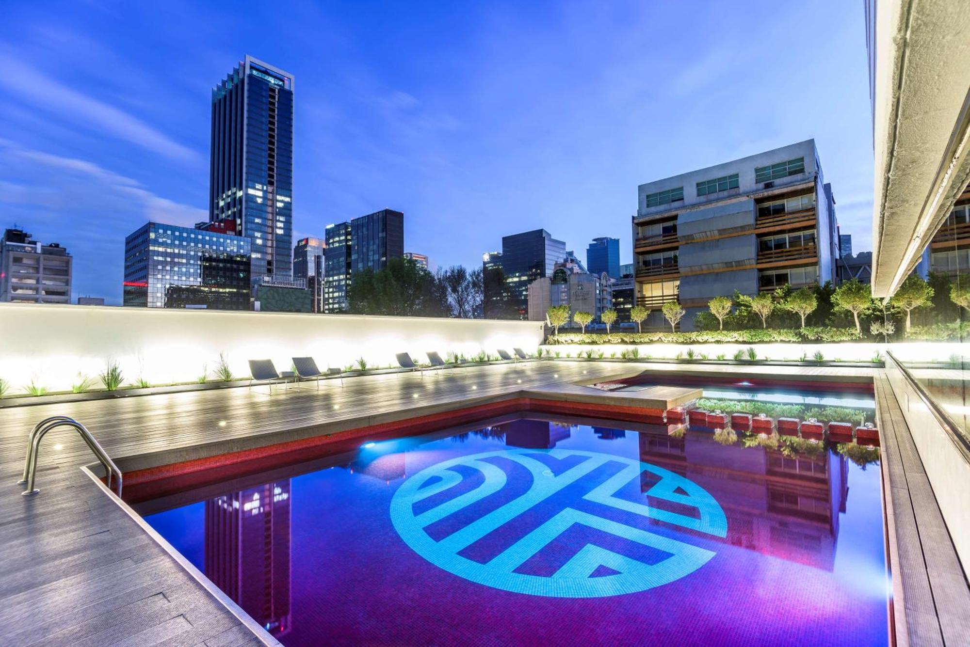 Nh Collection Mexico City Reforma Hotel Exterior photo The pool at the hotel